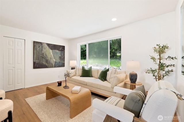 living room featuring wood finished floors, recessed lighting, and baseboards