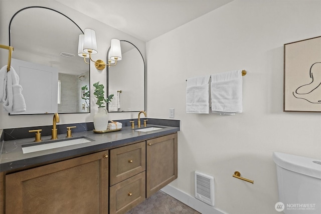 2711 10th Ave W, Seattle, WA 98119 - full bath featuring toilet, double vanity, and baseboards