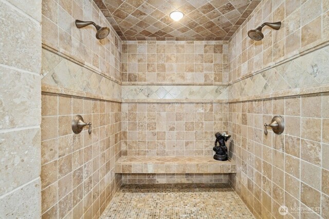 24635 8th Ave S, Des Moines, WA 98198 - full bath featuring a tile shower