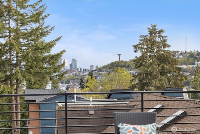 1521 N 39th St, Seattle, WA 98103 - balcony with a skyline view