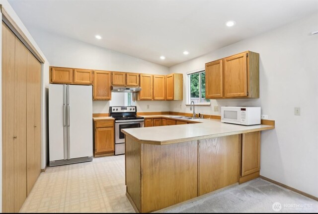 12515 NE 107th Pl, Kirkland, WA 98033 - kitchen featuring white appliances, a sink, under cabinet range hood, a peninsula, and light countertops