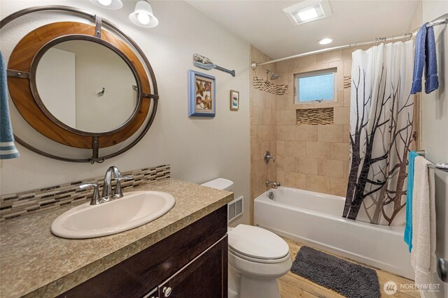 250 Tucker Ave Unit 25, Friday Harbor, WA 98250 - full bathroom with shower / bath combination with curtain, toilet, vanity, and recessed lighting
