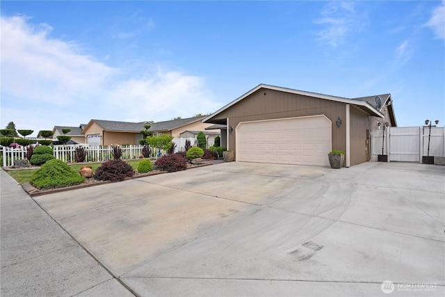 985 S 10th Ave, Othello, WA 99344 - ranch-style home with an attached garage, driveway, and fence