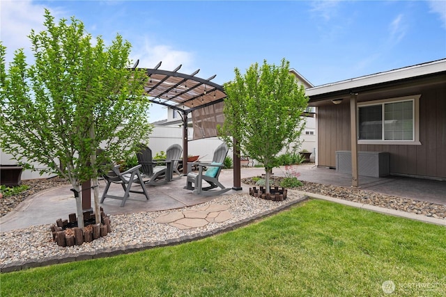 985 S 10th Ave, Othello, WA 99344 - view of yard featuring a pergola and a patio area