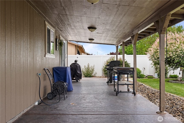 985 S 10th Ave, Othello, WA 99344 - view of patio / terrace featuring fence and grilling area