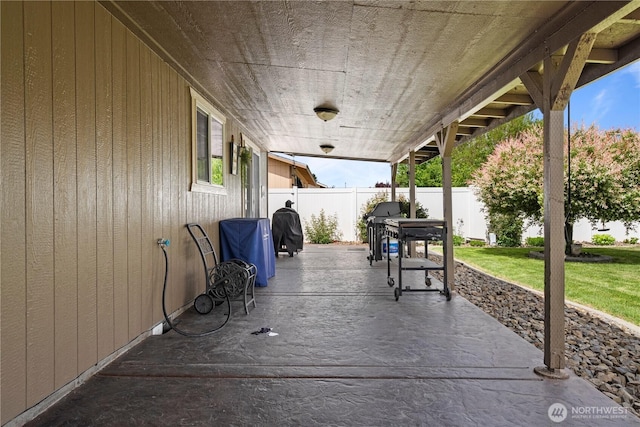 985 S 10th Ave, Othello, WA 99344 - view of patio / terrace with fence