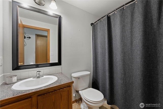 985 S 10th Ave, Othello, WA 99344 - full bathroom featuring toilet, vanity, tile patterned floors, and curtained shower