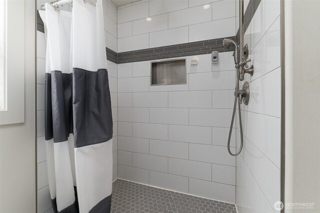 1392 Myers Dr, Ferndale, WA 98248 - bathroom featuring tiled shower