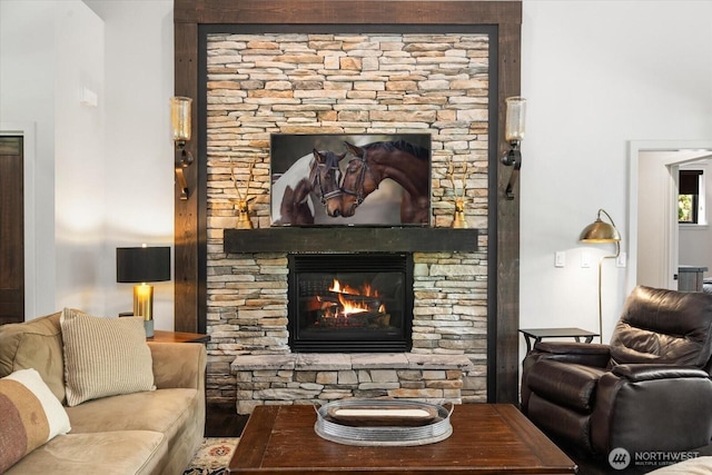 381 Pebble Beach Dr, Cle Elum, WA 98922 - living room with a fireplace