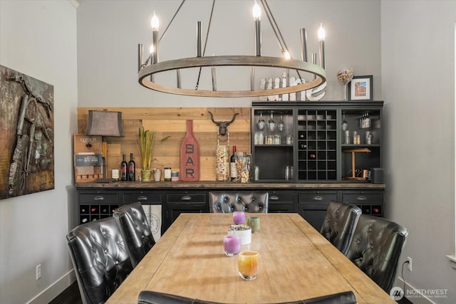 381 Pebble Beach Dr, Cle Elum, WA 98922 - dining room with a dry bar and baseboards