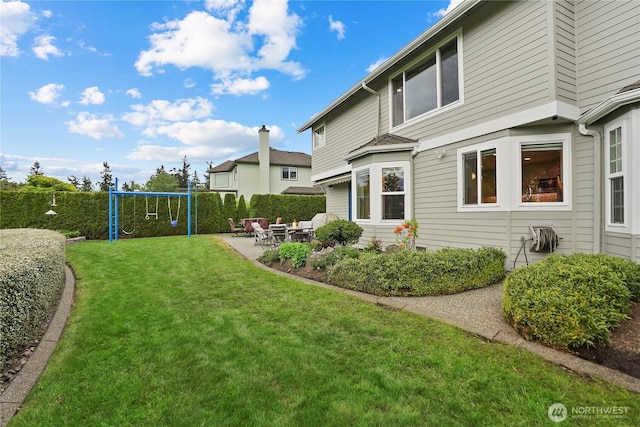 2601 59th St SW, Everett, WA 98203 - view of yard with a patio