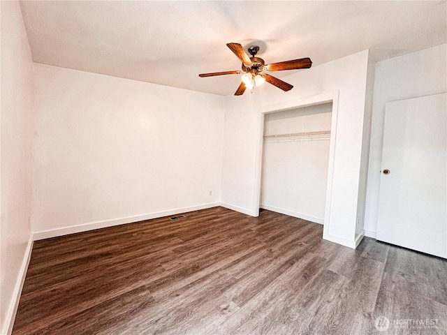 700 N Reed St Unit 72, Sedro Woolley, WA 98284 - unfurnished bedroom featuring dark wood-style floors, baseboards, a closet, and ceiling fan