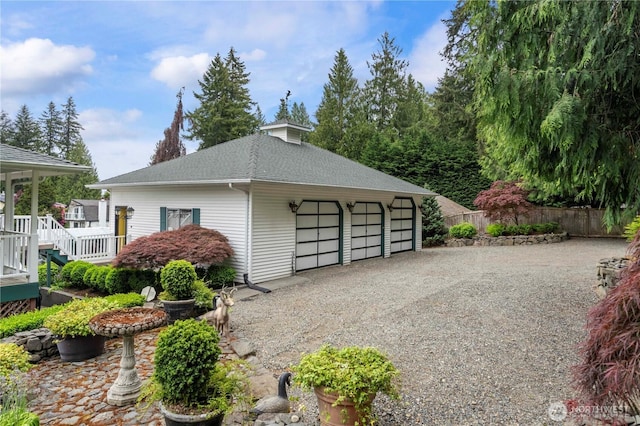 4217 Lakeridge Dr E, Lake Tapps, WA 98391 - detached garage with fence