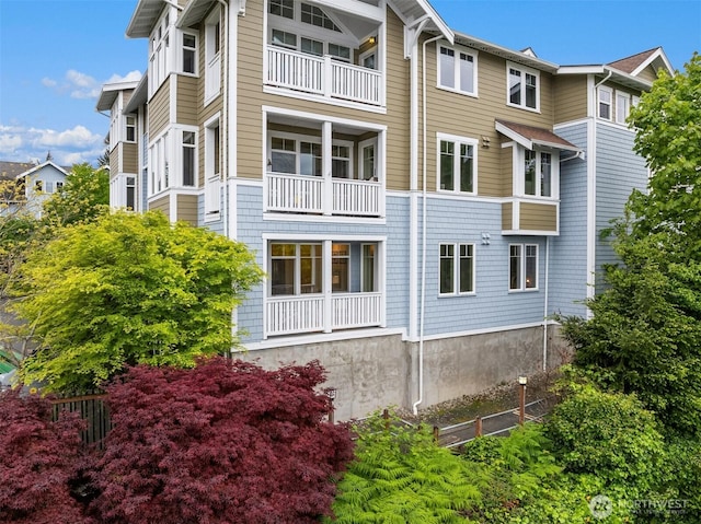 120 Hall Brothers Loop NW Unit 103, Bainbridge Island, WA 98110 - view of side of home