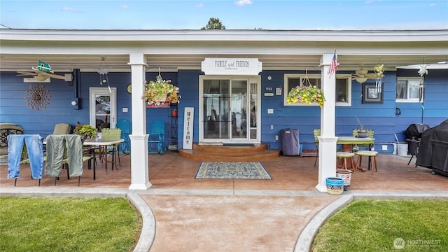 1102 E Elm St, Othello, WA 99344 - entrance to property featuring a porch