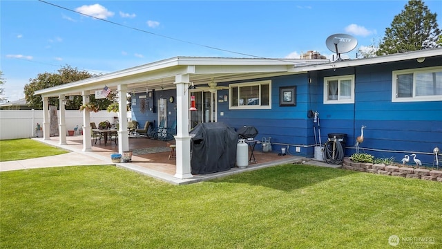 1102 E Elm St, Othello, WA 99344 - back of house featuring a patio