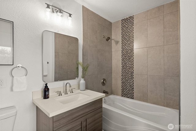 5903 19th Ave S, Seattle, WA 98108 - full bath with washtub / shower combination and vanity