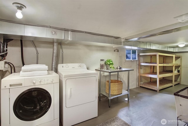 7508 13th Ave SW, Seattle, WA 98106 - laundry room featuring washing machine and clothes dryer