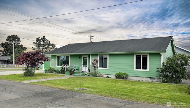 510 Oregon Ave N, Long Beach, WA 98631 - ranch-style home featuring a front lawn and roof with shingles