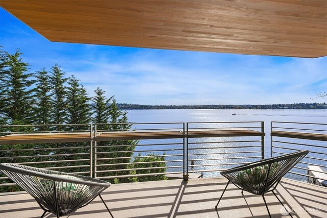 7703 W Mercer Way, Mercer Island, WA 98040 - balcony with a water view