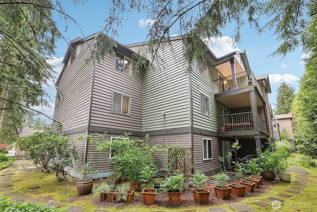 13209 Newcastle Way Unit A308, Newcastle, WA 98059 - view of home's exterior featuring a balcony