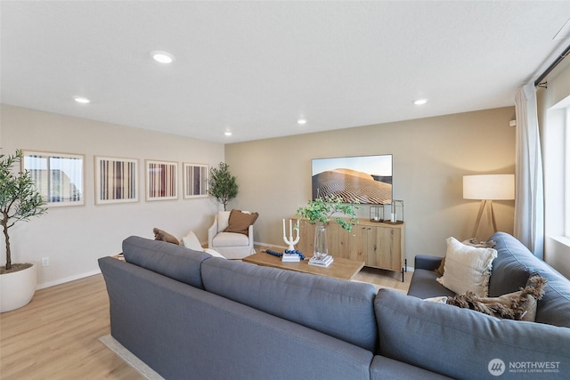 living area featuring light wood-style floors, recessed lighting, and baseboards