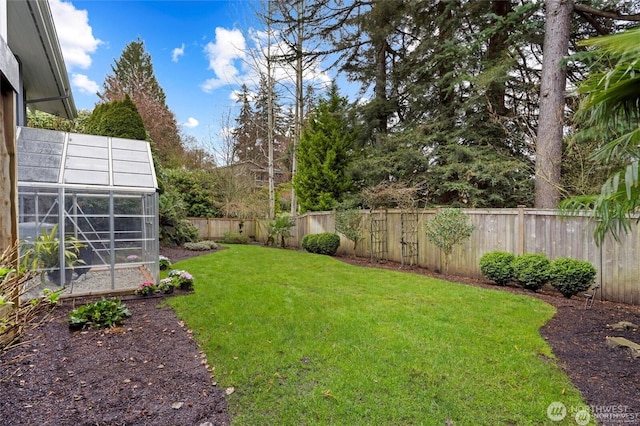 view of yard featuring an exterior structure and an outbuilding