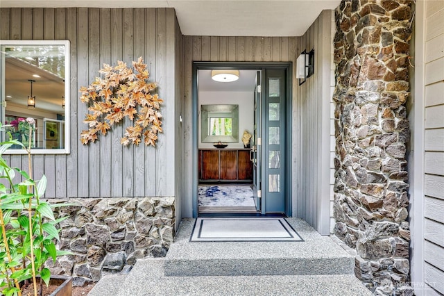 30 Hemlock Ct, Port Townsend, WA 98368 - entrance to property with stone siding