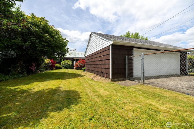 1122 G St, Centralia, WA 98531 - garage with a gate