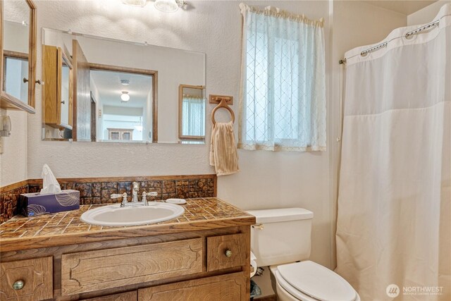2412 Mulberry St, Longview, WA 98632 - full bath featuring toilet, vanity, and a shower with curtain