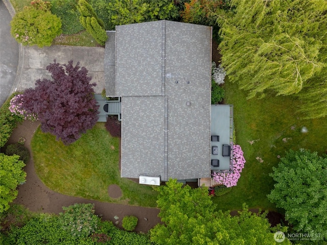 aerial view of property and surrounding area