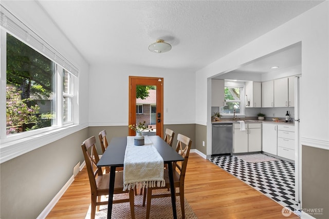 1510 N Mason Ave, Tacoma, WA 98406 - dining area featuring light wood-type flooring and baseboards