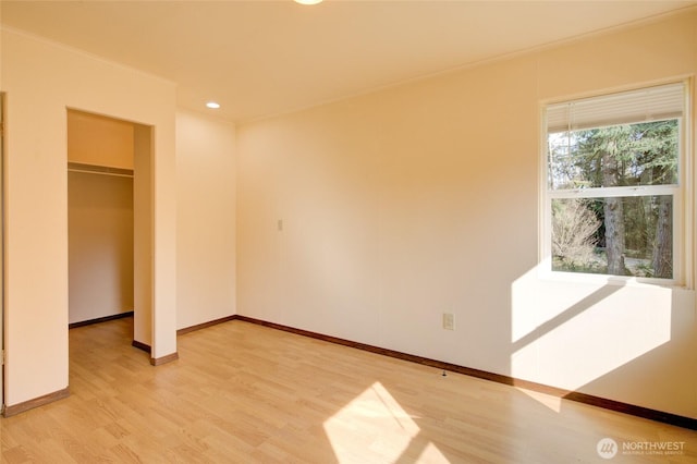 unfurnished bedroom featuring light wood-style floors, baseboards, a closet, and recessed lighting