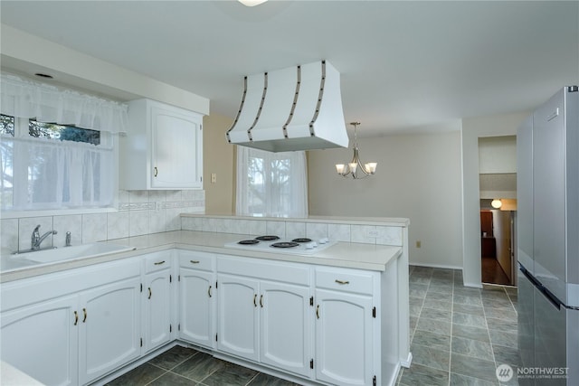3579 NW Dodson Rd, Ephrata, WA 98823 - kitchen with freestanding refrigerator, a sink, healthy amount of natural light, and a peninsula
