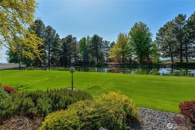 3579 NW Dodson Rd, Ephrata, WA 98823 - view of community featuring a water view and a lawn