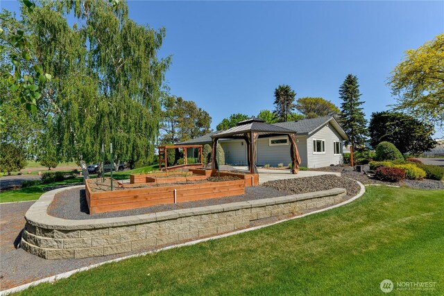 3579 NW Dodson Rd, Ephrata, WA 98823 - view of front of property featuring a gazebo and a front lawn