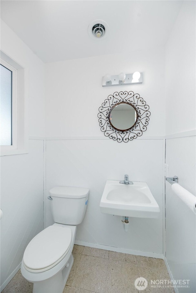 3579 NW Dodson Rd, Ephrata, WA 98823 - half bathroom featuring toilet, a sink, and baseboards