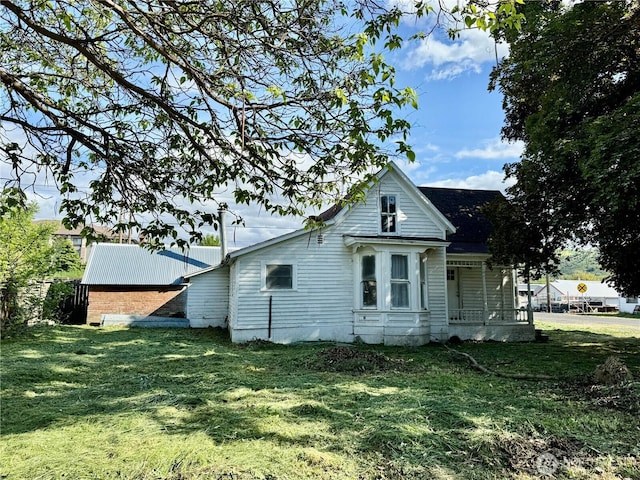 212 N 4th St, Dayton, WA 99328 - view of side of property featuring a lawn