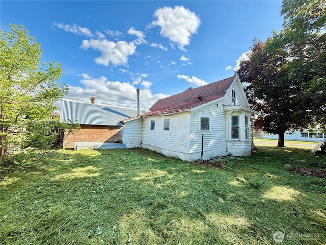 212 N 4th St, Dayton, WA 99328 - view of side of property with a yard