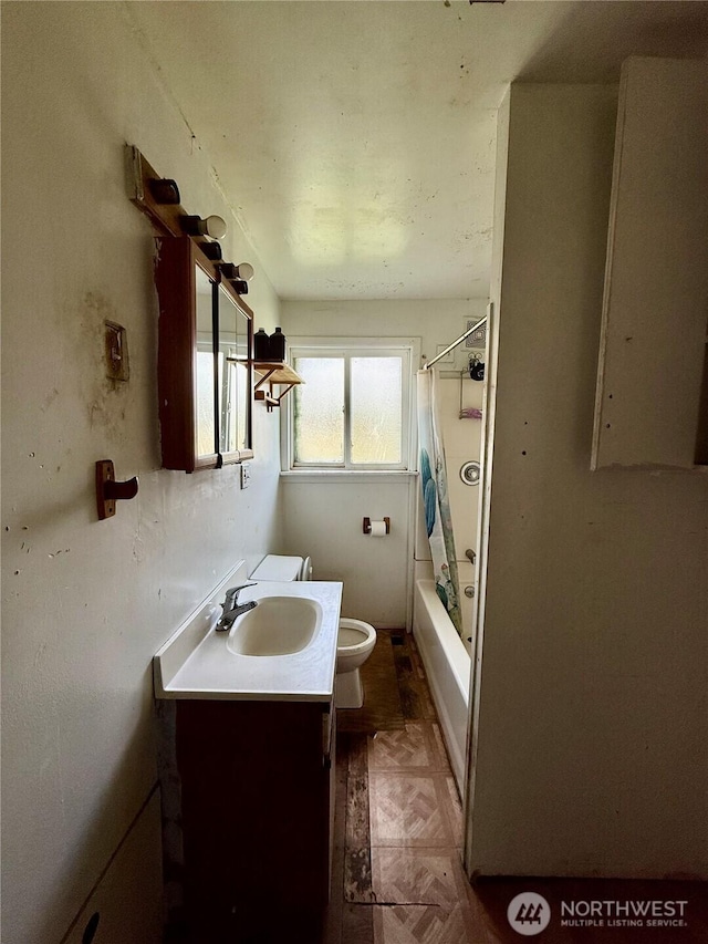 212 N 4th St, Dayton, WA 99328 - bathroom with vanity, shower / bath combo with shower curtain, toilet, and electric panel