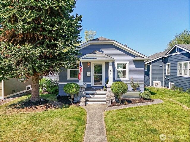 6311 46th Ave SW, Seattle, WA 98136 - view of front of house with a front yard