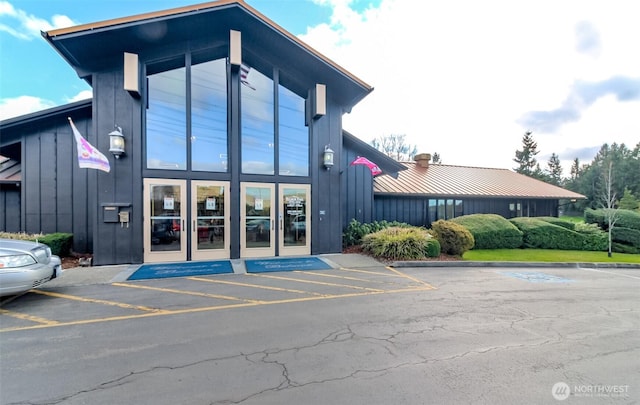 2101 S 324th St Unit 136, Federal Way, WA 98003 - view of building exterior featuring uncovered parking