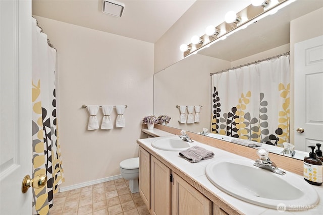 12015 SE 312th Pl Unit 7D, Auburn, WA 98092 - bathroom with double vanity, toilet, baseboards, and curtained shower
