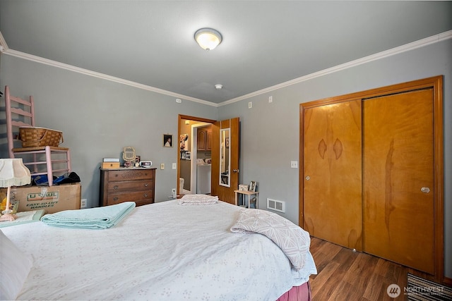 1027 S 60th St, Tacoma, WA 98408 - bedroom featuring wood finished floors, crown molding, and a closet