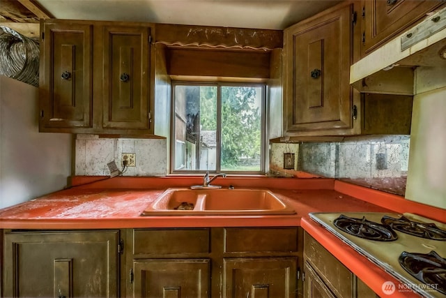 3122 Oas Dr W, University Place, WA 98466 - kitchen with a sink, cooktop, under cabinet range hood, and backsplash