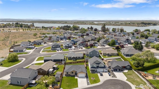 546 S Driftwood Ln, Moses Lake, WA 98837 - aerial perspective of suburban area featuring a nearby body of water