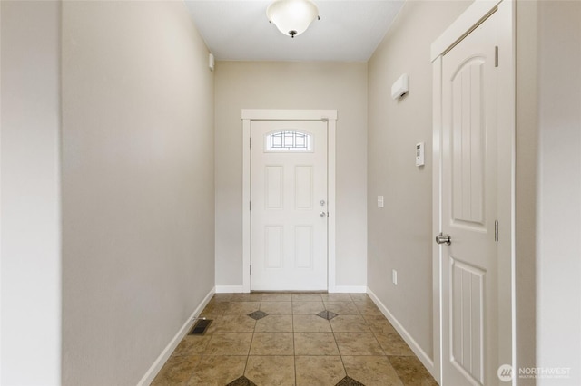 546 S Driftwood Ln, Moses Lake, WA 98837 - foyer entrance featuring light tile patterned floors and baseboards