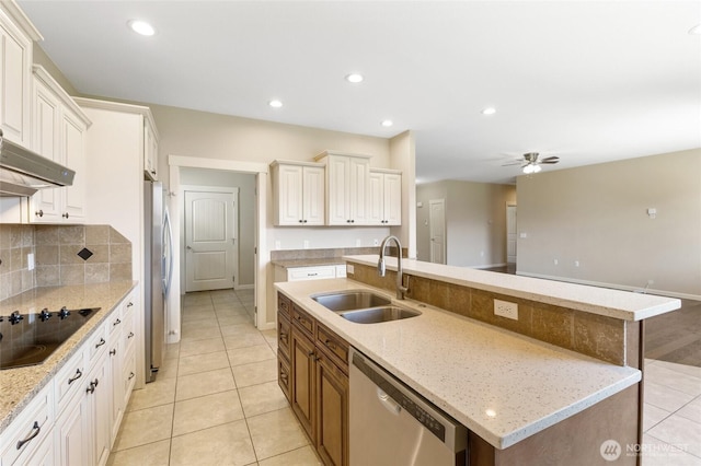 546 S Driftwood Ln, Moses Lake, WA 98837 - kitchen with a sink, appliances with stainless steel finishes, a center island with sink, light tile patterned floors, and ceiling fan