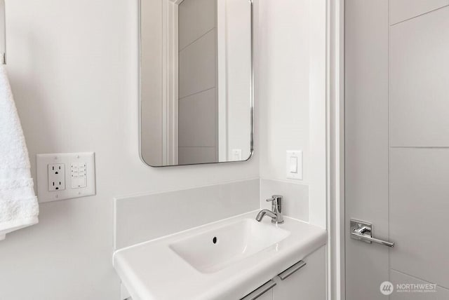 2925 Franklin Ave E Unit B, Seattle, WA 98102 - bathroom featuring a sink