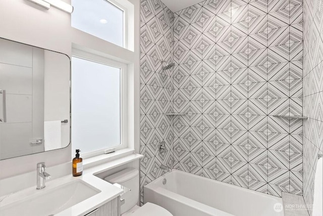 2925 Franklin Ave E Unit B, Seattle, WA 98102 - bathroom with toilet, bathing tub / shower combination, and vanity